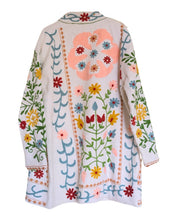 Indlæs billede til gallerivisning Lang jakke med broderi hvid